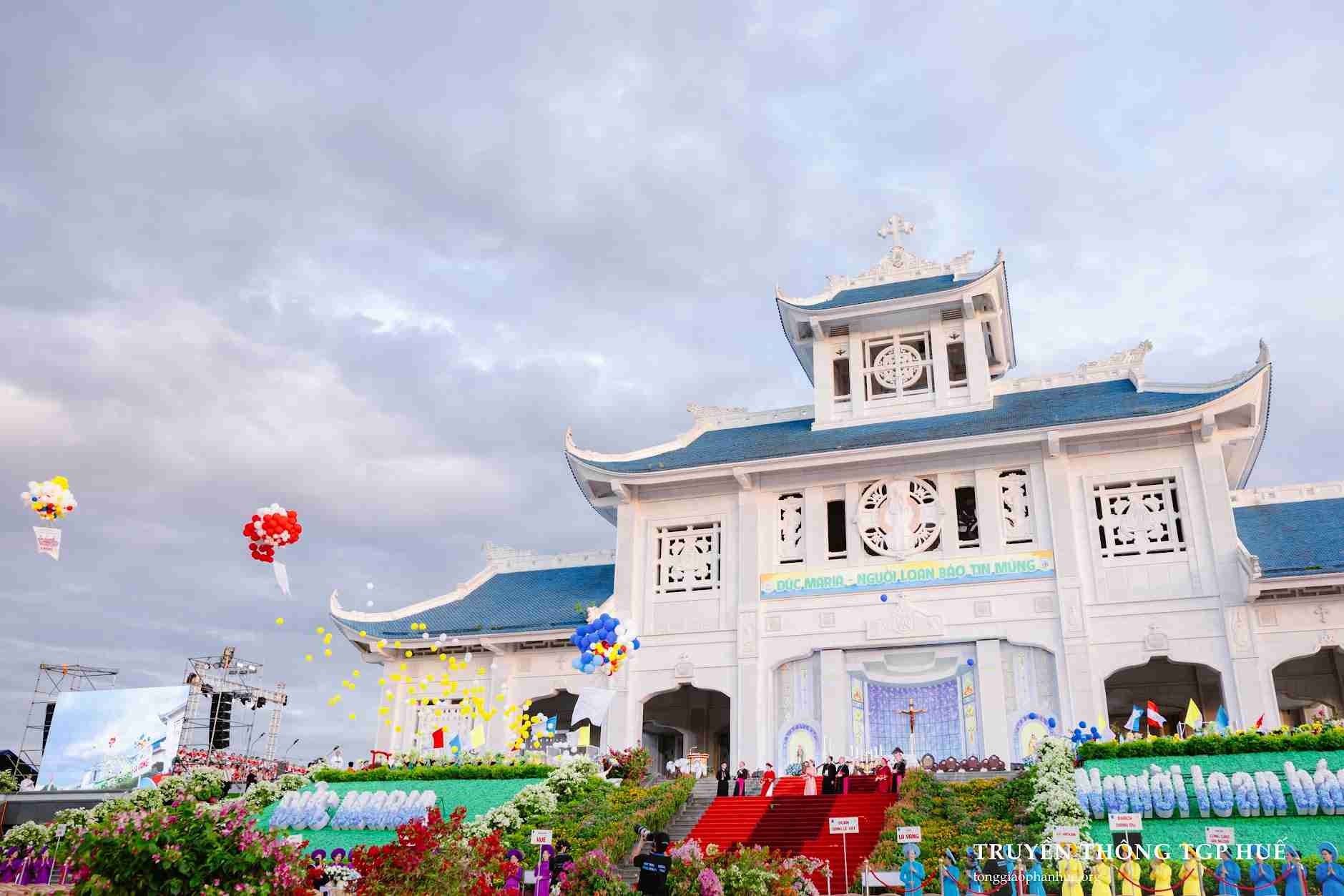 khai-mac-dai-hoi-la-vang-1786702438.jpg