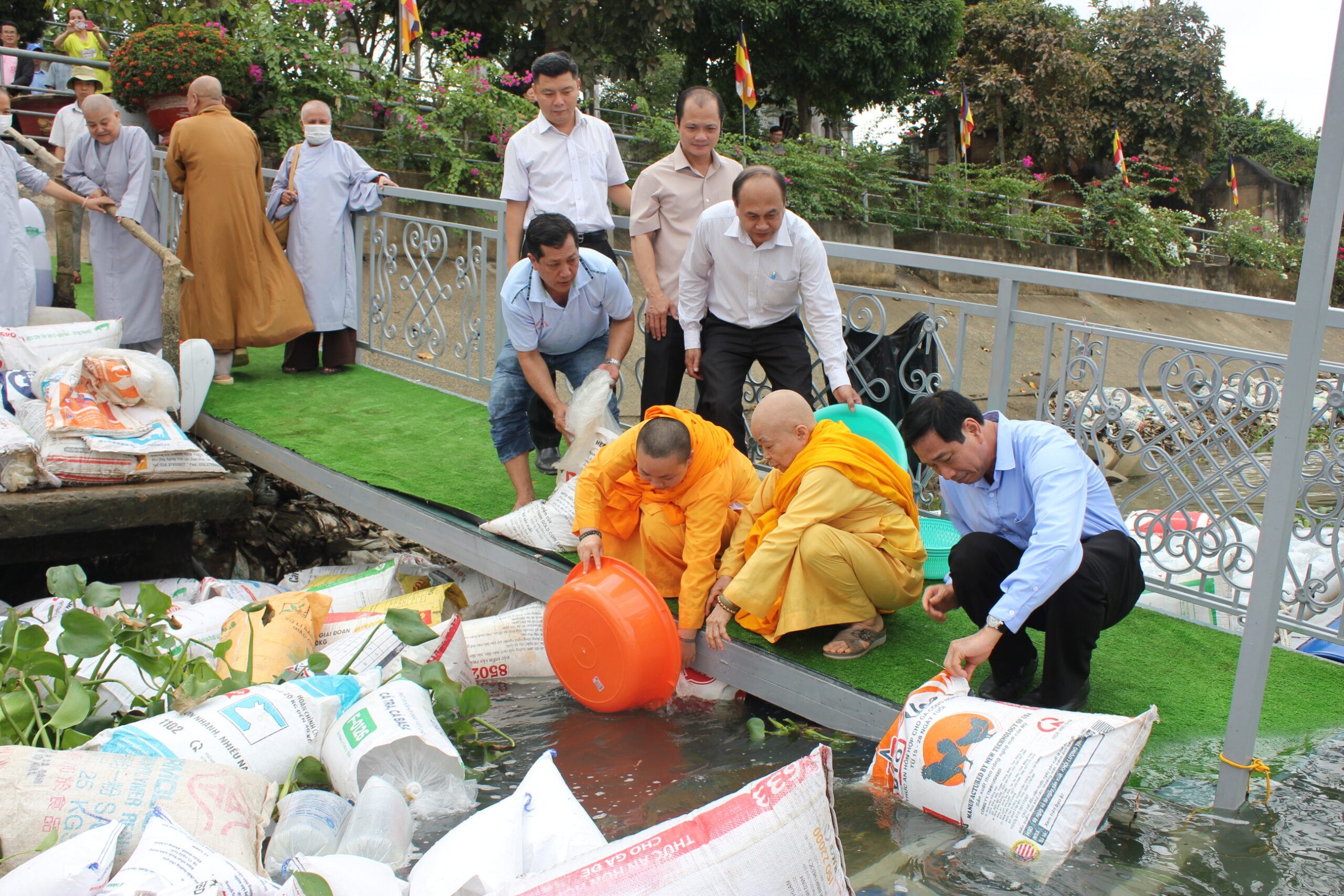 Đồng Nai: Thả hơn 320.000 cá thể giống nhân kỷ niệm 64 năm ngày truyền thống thủy sản Việt Nam
