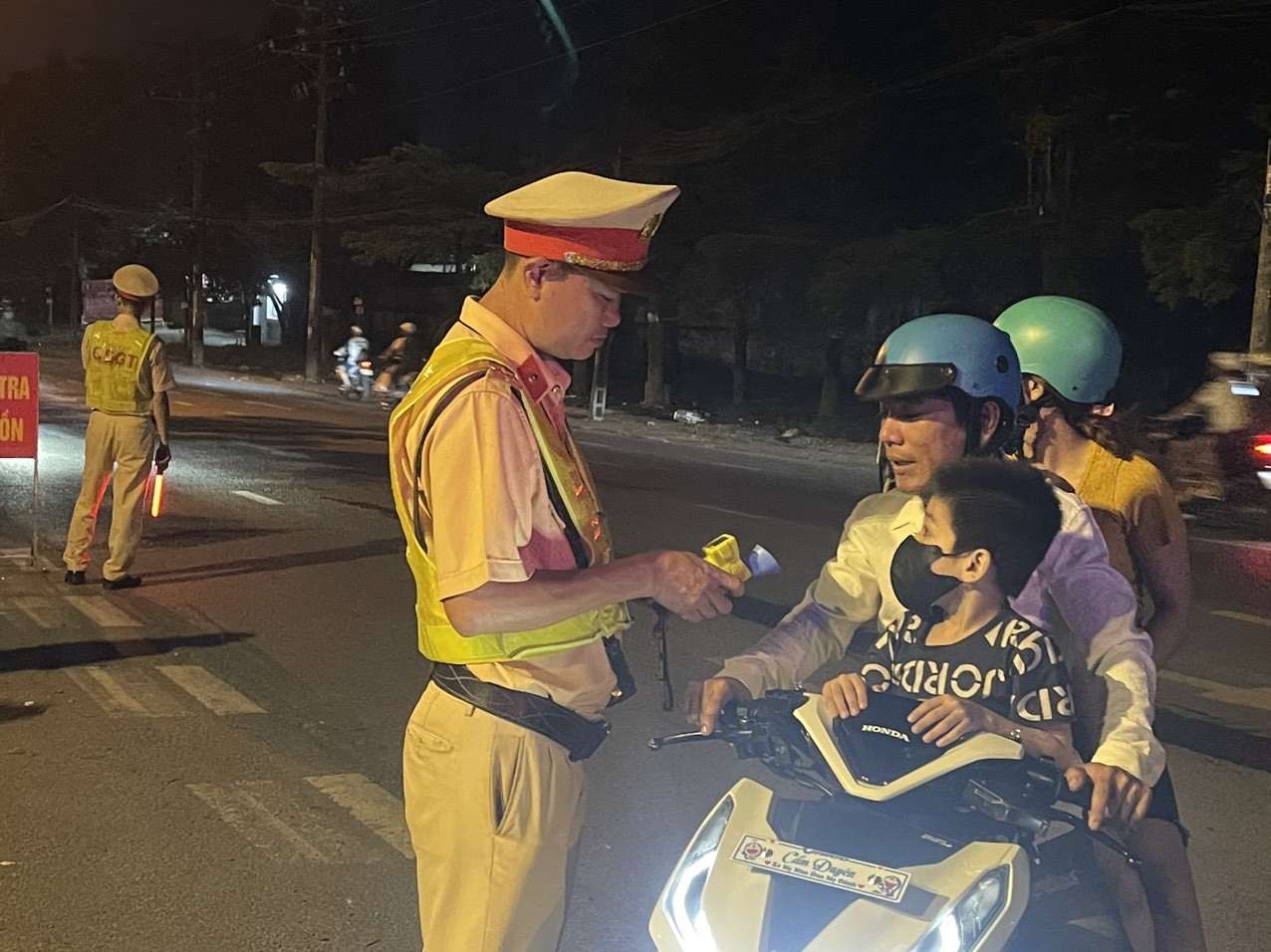 Đồng Nai: CSGT huyện Trảng Bom tăng cường xử lý nồng độ cồn