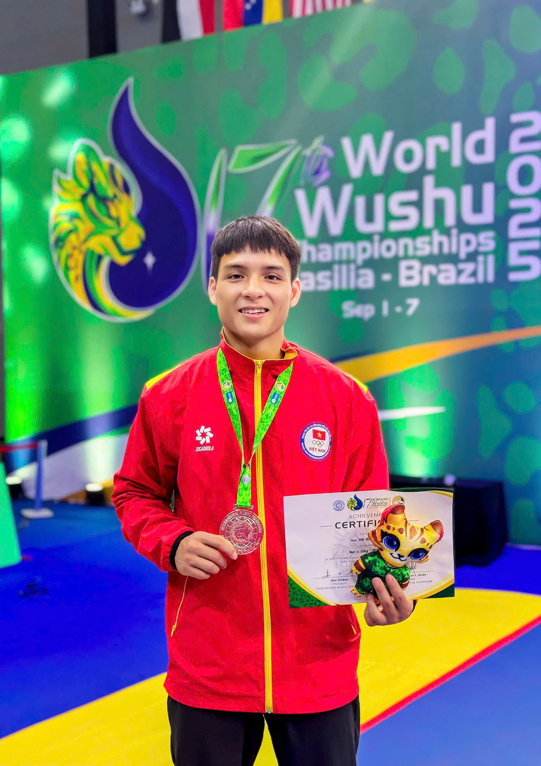 Võ sĩ Quảng Ngãi Đinh Văn Tâm giành Huy chương Bạc tại Giải vô địch Wushu Thế giới 2025