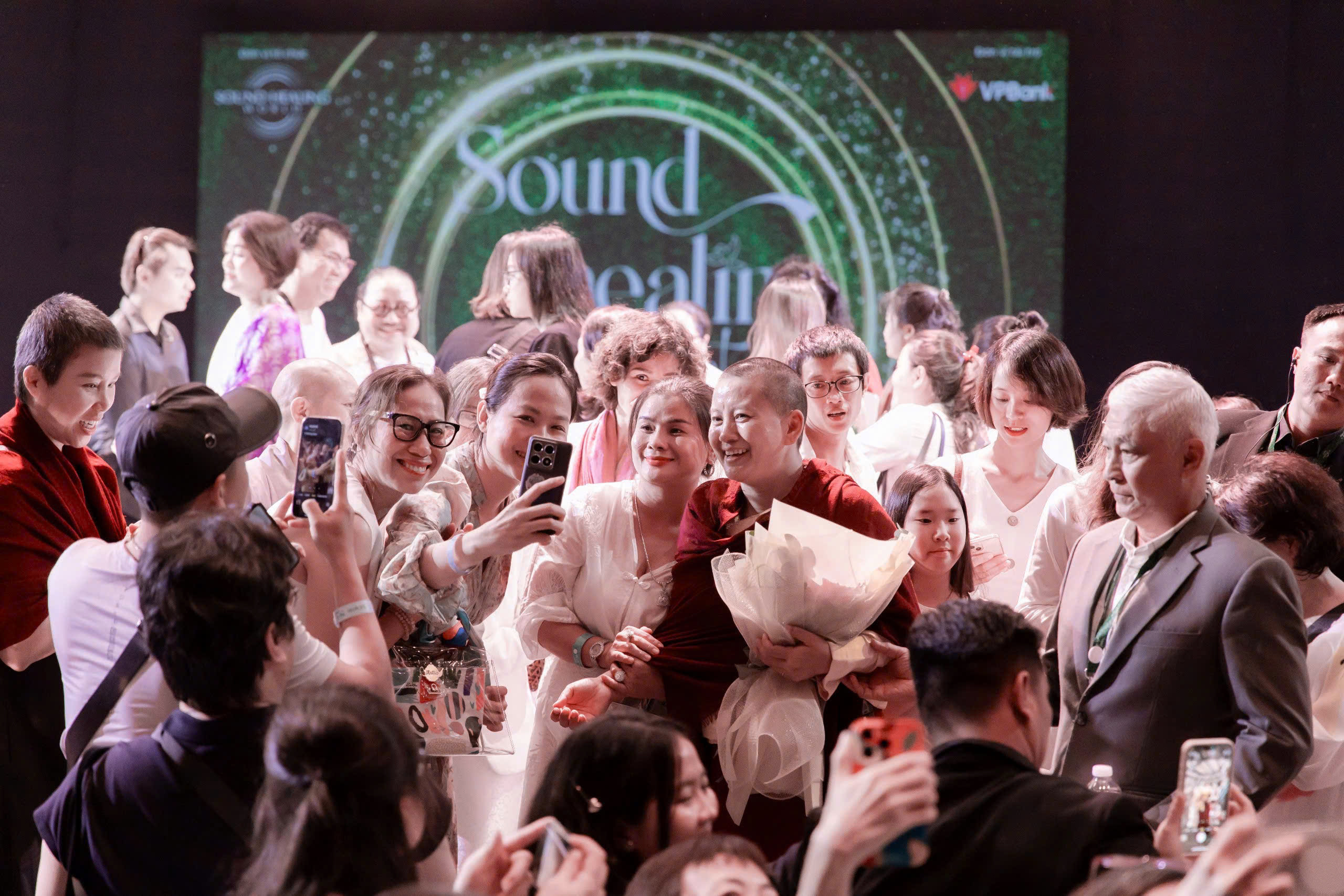 Thiêng Liêng Đêm Thiền Ca Huyền thoại