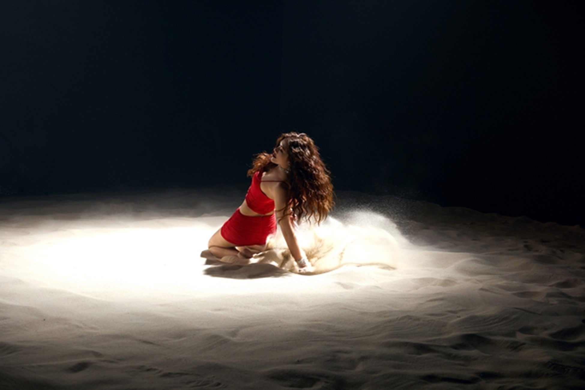 Top 10 Miss Cosmo Vietnam 2025, Huỳnh Tiên và con đường ca hát chuyên nghiệp