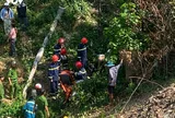 Đạp xe 'phượt' qua đèo, hai học sinh lao xuống vực sâu 50m