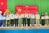 Phường Bến Tre họp mặt kỷ niệm 81 năm Cách mạng Tháng Tám,  Quốc khánh 2/9 và trao Huy hiệu Đảng
