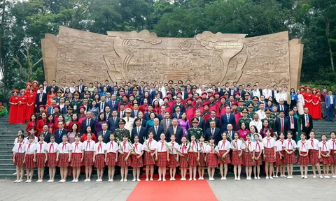 Tổng Bí thư, Chủ tịch nước Tô Lâm dâng hương tưởng niệm các vua Hùng