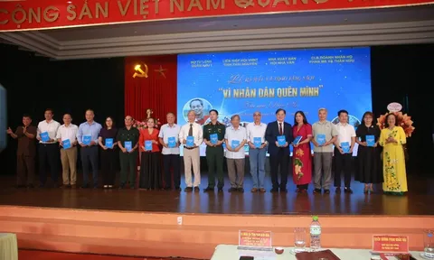 Ra mắt sách “Vì Nhân dân quên mình”: Xúc động khúc tráng ca về những vị tướng của lòng dân
