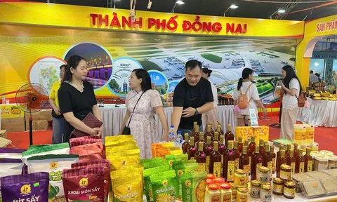 Đặc sản vùng miền hội tụ tại Hội chợ thương mại Festival Huế