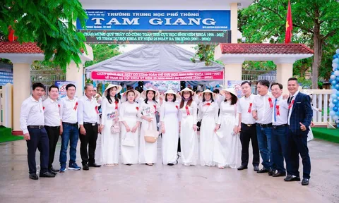 25 Năm ngày trở về dưới mái trường Tam Giang: Tiếng lòng tri ân sau ngày hội ngộ