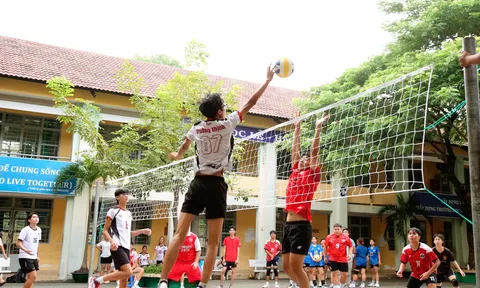 Sôi nổi giải giao hữu bóng chuyền giữa Trường THPT Lê Thánh Tôn và Trường THPT Phước Kiển