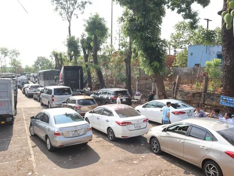 Tình trạng quá tải tại trung tâm đăng kiểm Bình Phước