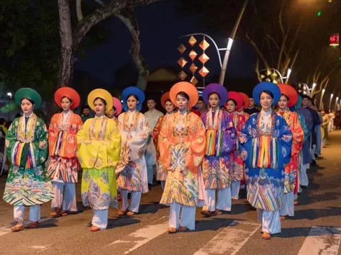 Huế - Kinh đô áo dài trong dòng chảy thời đại