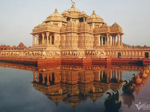 Ngôi đền kỳ vĩ xây từ 6.000 tấn sa thạch hồng, không tốn một mẩu sắt thép