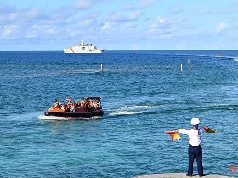 Đoàn công tác số 11 thăm quần đảo Trường Sa, nhà giàn DK1