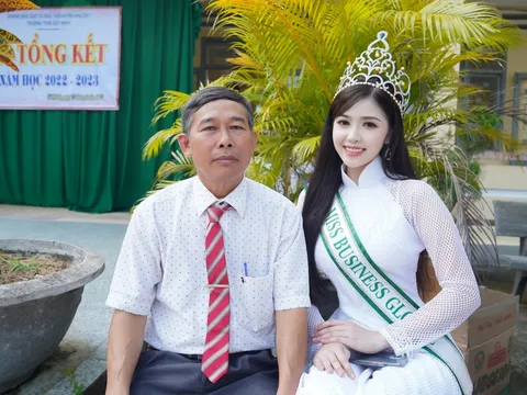 [Ảnh] Miss Business Global 2023 – Diệu Vân tham dự lễ chào cờ tại trường THCS Cát Minh
