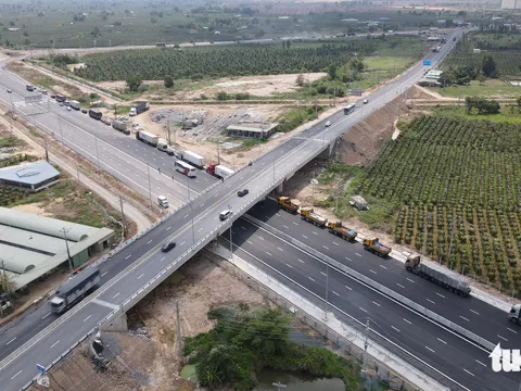 Ngày đầu thông xe, cao tốc Vĩnh Hảo - Phan Thiết khá vắng phương tiện