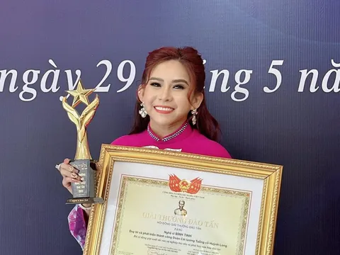 Nghệ sĩ Bình Tinh – Truyền nhân cuối cùng đoàn cải lương tuồng cổ Huỳnh Long nhận Giải thưởng Đào Tấn
