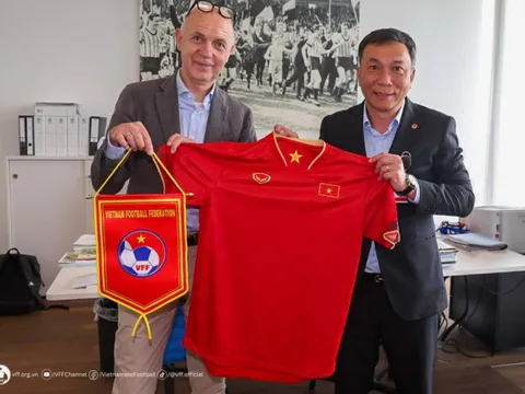 Chủ tịch Liên đoàn bóng đá Đức ấn tượng mạnh với tuyển nữ Việt Nam