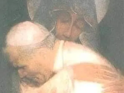 Vụ ám sát Cố Thánh Giáo Hoàng Gioan Phaolo II và Bức ảnh mới được công bố