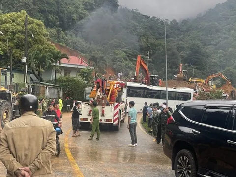 Lâm Đồng: 3 chiến sĩ hy sinh trong vụ sạt lở ở chốt CSGT đèo Bảo Lộc