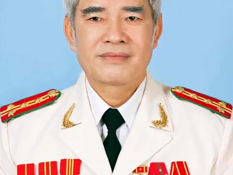 Đại tá Kim Cương như con tằm nhả tơ ra nhiều tác phẩm văn thơ khi tuổi xế chiều