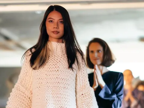 Miss PanContinental 2022 -  Bùi Thị Mai Hương trình diễn tại LonDon Fashion Week 2023