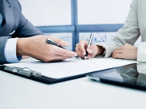 Hợp đồng đã công chứng nhưng chưa nộp hồ sơ để sang tên thì cha mất