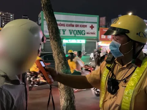 Nhiều người bỏ luôn xe máy khi bị phát hiện vi phạm nồng độ cồn