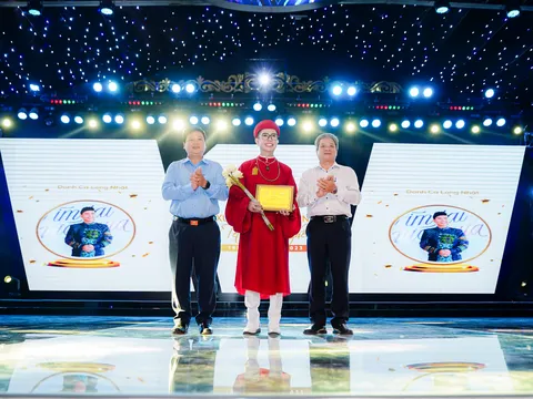 Danh Ca Long Nhật nhận vinh danh Nghệ Sĩ Nhân Ái Cống Hiến giai đoạn 2020-2023