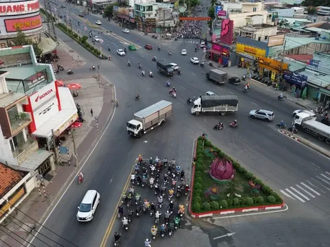 Cần xóa tai nạn, giảm ùn tắc ở ngã tư Long Kim, Long An