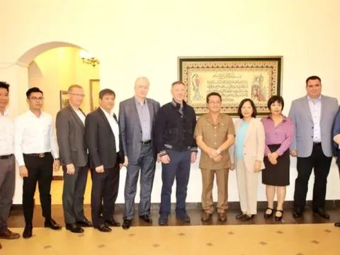 CEO Phan Mạnh Hùng – Cty Mays Ruviteks (Liên bang Nga) thăm, làm việc với Viện IMRIC và Viện IRLIE