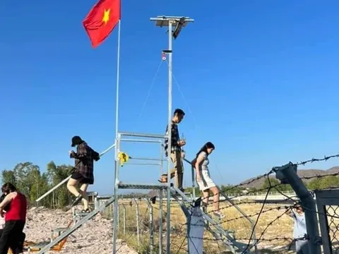 Nghịch lý: 200km đường cao tốc không có trạm dừng chân