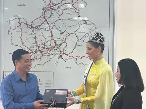 Đại diện lãnh đạo UBND tỉnh Đăk Nông tiếp Hoa Hậu Doanh Nhân Toàn Cầu 2023 – Alisa Miskovska