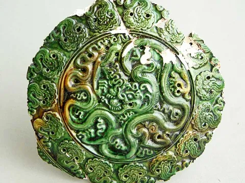 Linh vật rồng trên đồ gốm Việt