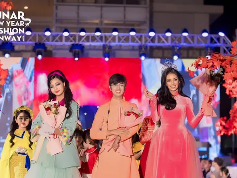 Đương kim Hoa Hậu Doanh Nhân Toàn  Cầu – Alisa Miskovska trình diễn Vedette trong BST của NTK Đinh Bách Đạt