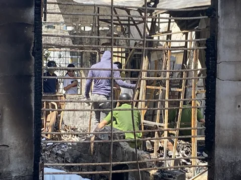 Nhân chứng kể lại vụ cháy khiến 4 người tử vong ở TPHCM: "Có người phá được khung sắt, ẵm em bé thoát ra ngoài"
