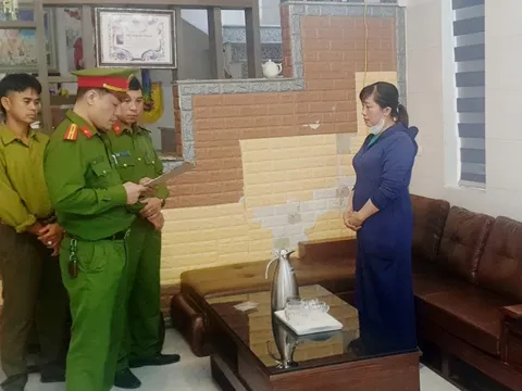 Mất 4,5 tỉ đồng vì bị nhân viên ngân hàng 'dỏm' lừa mua USD giá rẻ