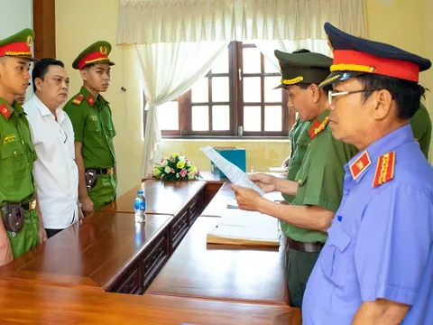 Bắt Giám đốc Văn phòng đăng ký đất đai tỉnh Hậu Giang