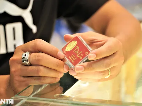 Ngày vía Thần Tài, nhiều người đang thần thánh hóa chuyện mua vàng