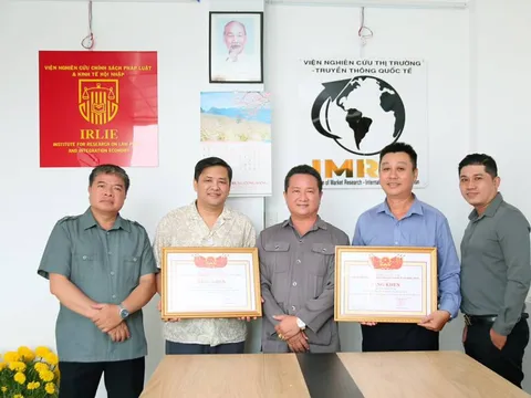 Ông Phan Mạnh Hùng – CEO Cty Mays Ruviteks (Liên bang nga) thăm và chúc Tết Viện IMRIC và Viện IRLIE