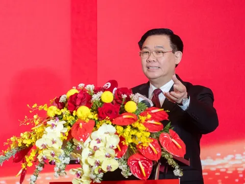 Chủ tịch Quốc hội: Tổng rà soát, bãi bỏ những thủ tục không hợp lý