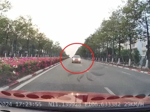 Bình Dương: Ô tô ngang nhiên đi ngược chiều, còn yêu cầu nhường đường