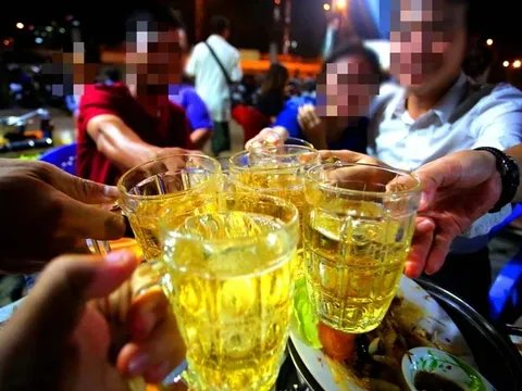 Văn hóa công sở: Có sếp hay nhậu, làm sao né tránh