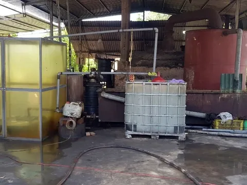 Bình Thuận: bắt quả tang điểm tái chế chất thải tại Hàm Tân