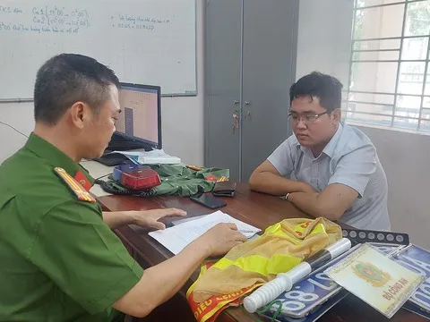 Đồng Tháp: Bắt quả tang một người có dấu hiệu giả danh công an