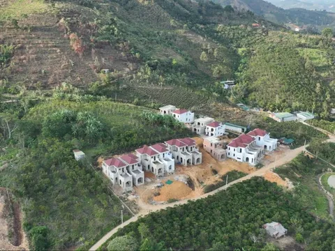 Lâm Đồng: Tạm đình chỉ chủ tịch xã để xây dựng 22 căn biệt thự không phép