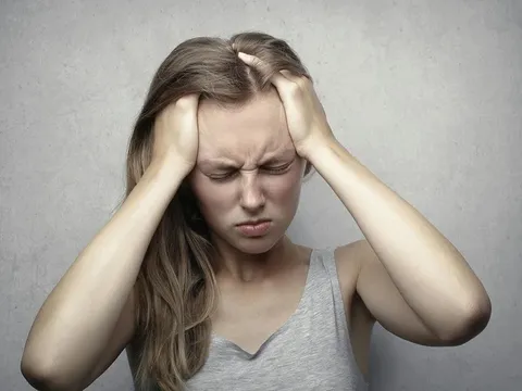 Đau nửa đầu bên phải là dấu hiệu bệnh gì?
