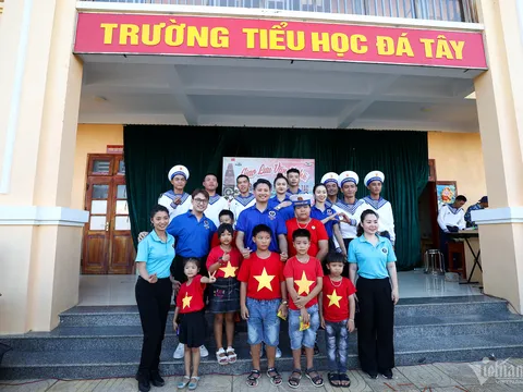 Lớp học đặc biệt ở Trường Sa