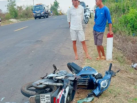 Xe máy tông nhau, 1 cán bộ địa chính và 1 thiếu niên tử vong