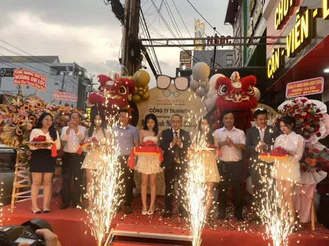 Hệ Thống Mắt Kính Nguồn Sáng là đối tác chiến lược với nhiều thương hiệu danh tiếng về kính mắt thế giới