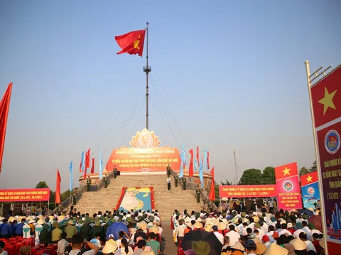 Lễ Thượng cờ "Thống nhất non sông" tại Đôi bờ Hiền Lương - Bến Hải